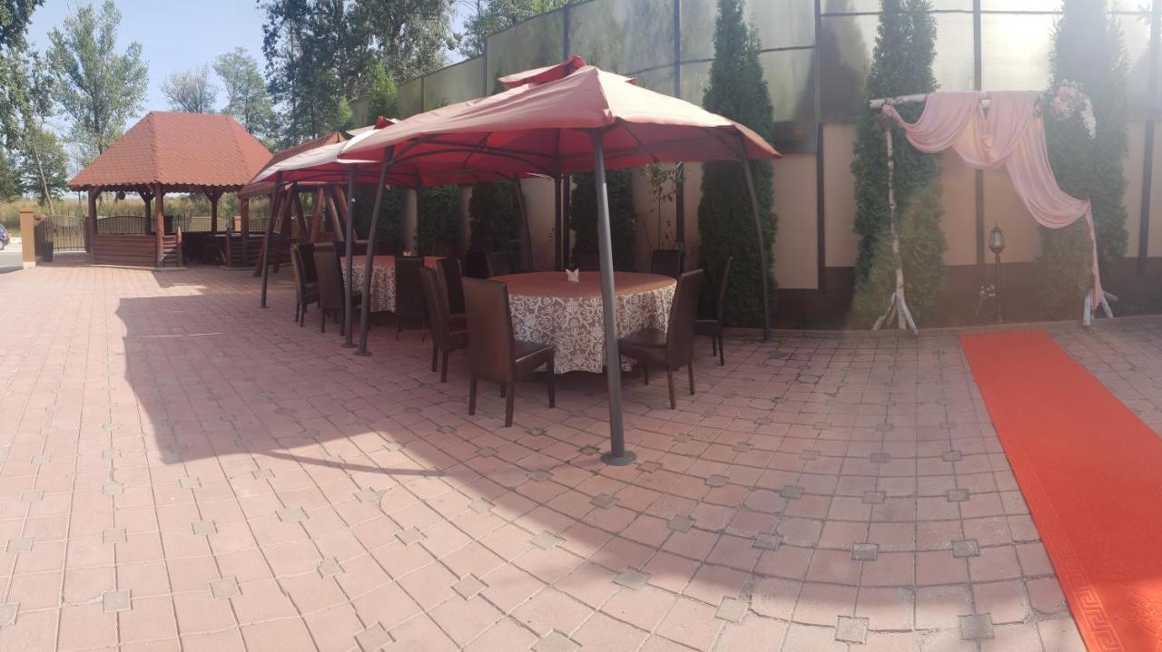 Pensiunea Heaven Bascov Bagian luar foto